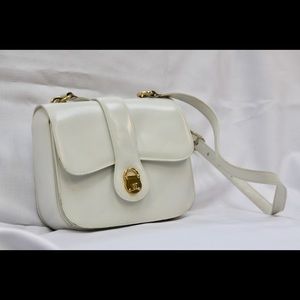 Women’s Gucci shoulder bag